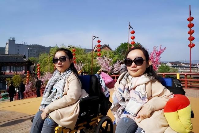 男子去世捐眼角膜 留下一对渐冻症女儿