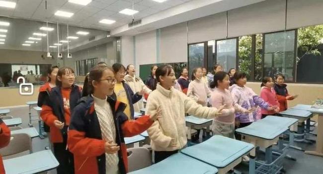 小学女生卫生间多了月经暖心盒 打消青春期神秘感
