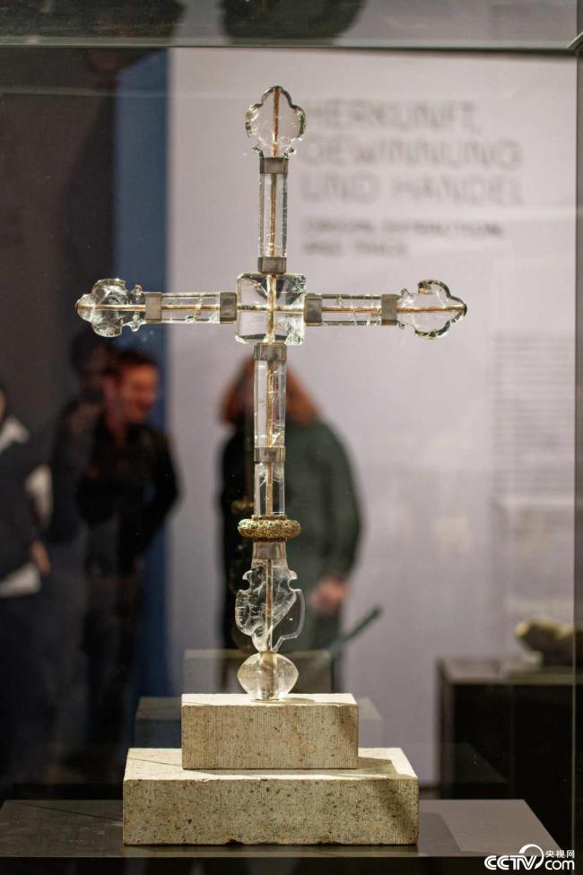 德国举办“魔石水晶”展览 展示13世纪早期物品