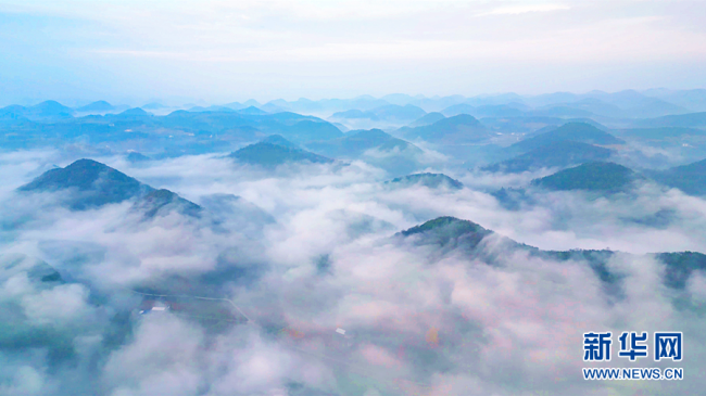 湖北鶴峰：“雲中公路”串起高山好風光