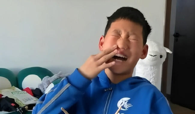 妈妈连续4天做饭儿子崩溃大哭：太难吃了！