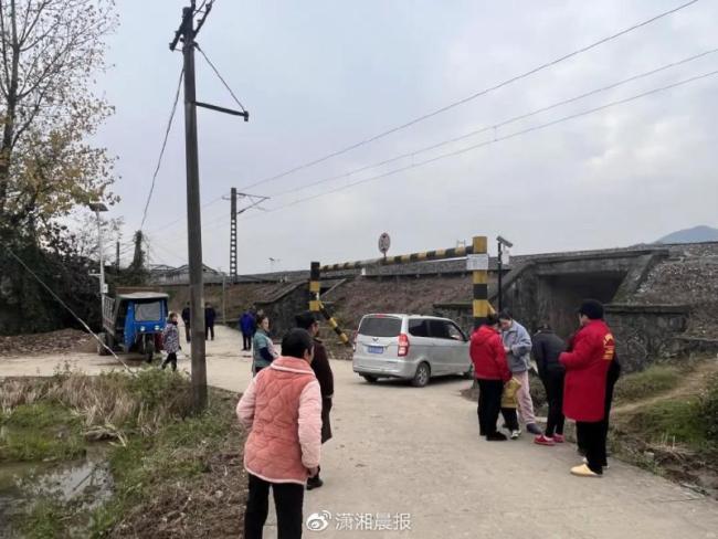 江西高中生胡鑫宇失踪已过60天：被焦灼无解谣言裹挟的双亲很无助