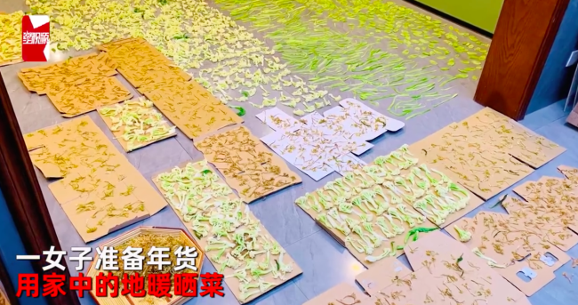 女子开地暖晒干菜7天后全粘地砖上