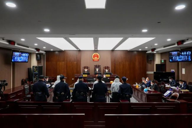 温州银行原行长吴华，一审被判死缓、终身监禁