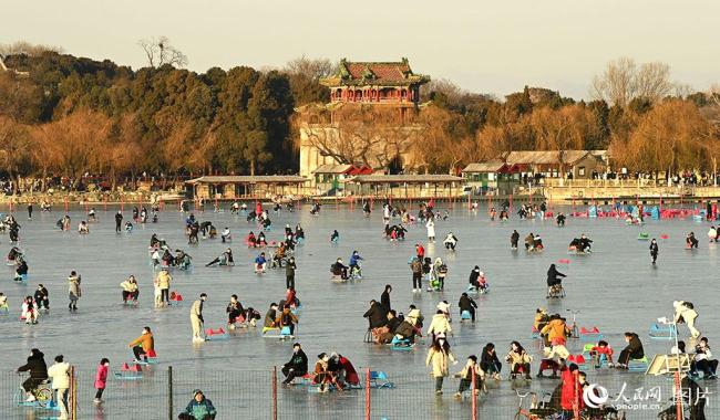 北京市内最大冰场——颐和园昆明湖冰场开门迎客【2】