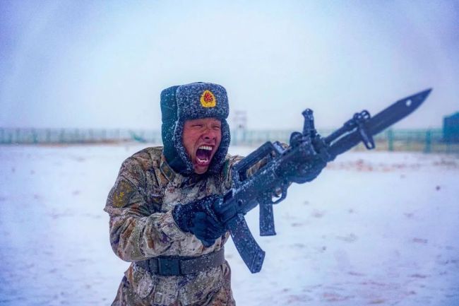 -35℃！冰天雪地中的热血军人，帅！