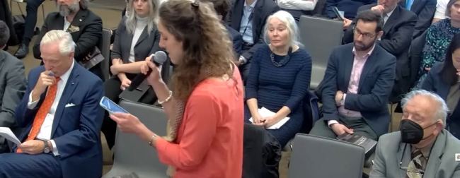 记者质问美智库:为什么不把钱花在真正的敌人身上