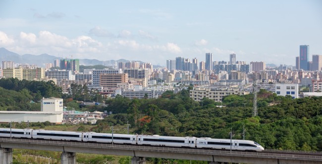 广深港高铁日出售车票上限1万张，香港至深圳、广州高铁票连续多日售罄