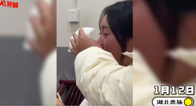 同村前男友结婚女孩哭成泪人