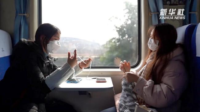 新华全媒+｜从90到350不一样的速度一样的温情