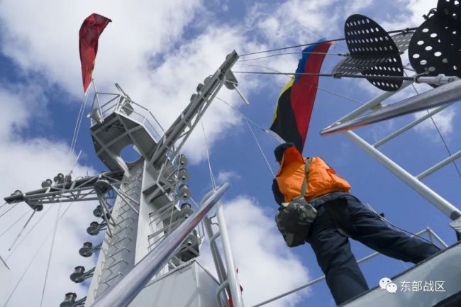 登陆舰编队,破浪出击!