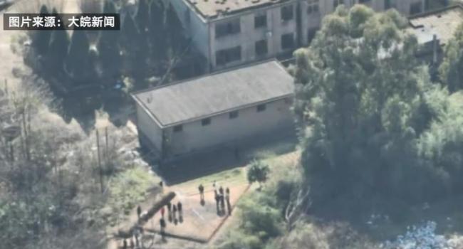 胡鑫宇亲属:遗体脚掌与地面平行，希望尸检了解死因