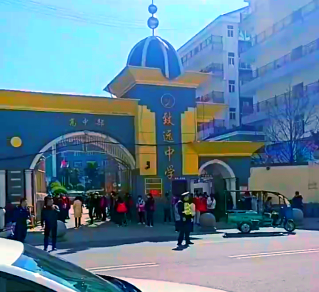 胡鑫宇所在中学没有学生退学休学，将更重视学生关爱