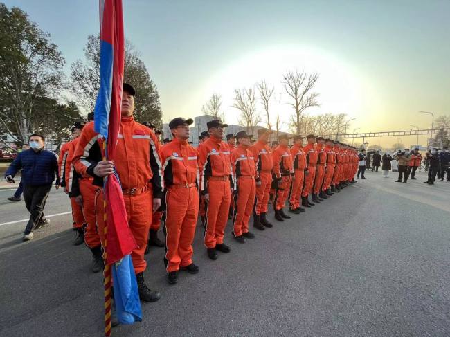 中国救援队82名队员赴土耳其实施国际救援