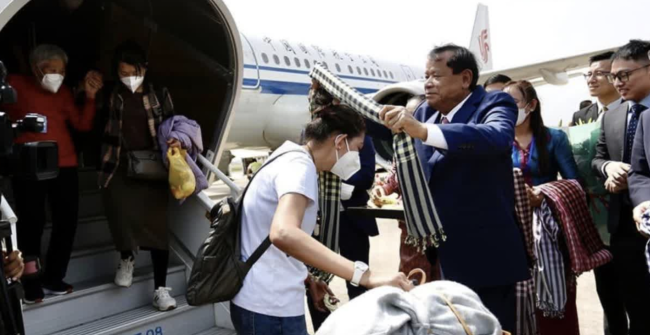 柬埔寨举行接机仪式欢迎中国游客