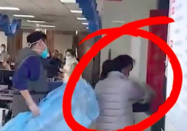 女工人在厕所5分钟产子：不知怀孕 网友：三胎这么顺滑吗