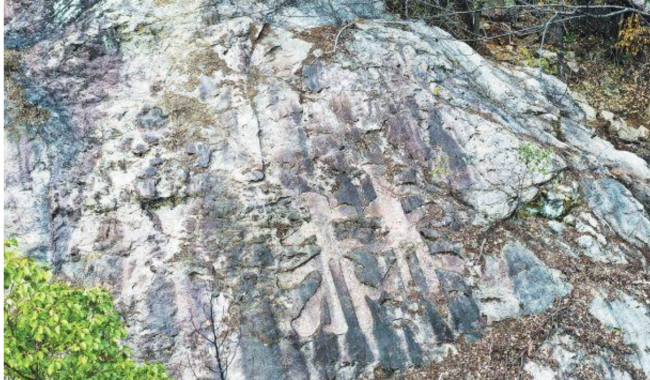 网红攀岩地发现摩崖石刻  这些文字具有很高的文物价值