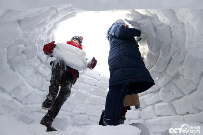 俄罗斯举行爱斯基摩冰屋建筑比赛