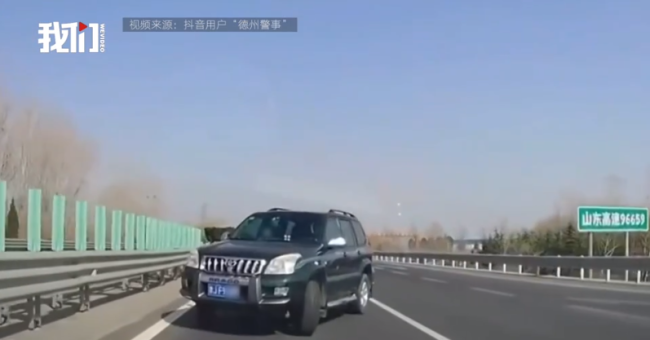 越野车高速调头逆行 后车险相撞