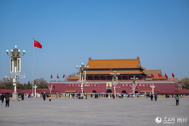 兩會召開在即 北京天安門廣場紅旗招展