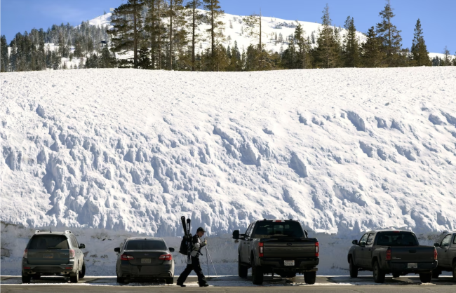 美国南加州发生罕见雪灾 超7.5万用户断电_新闻频道_中华网