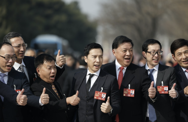 甄子丹首次现身全国两会 称要一步传递中国精神