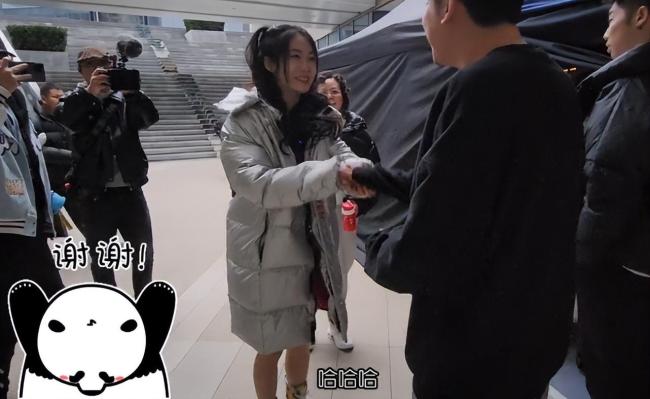 郑恺成功带小姨子进圈 网友:我也去问问我娱乐圈唯一的人脉