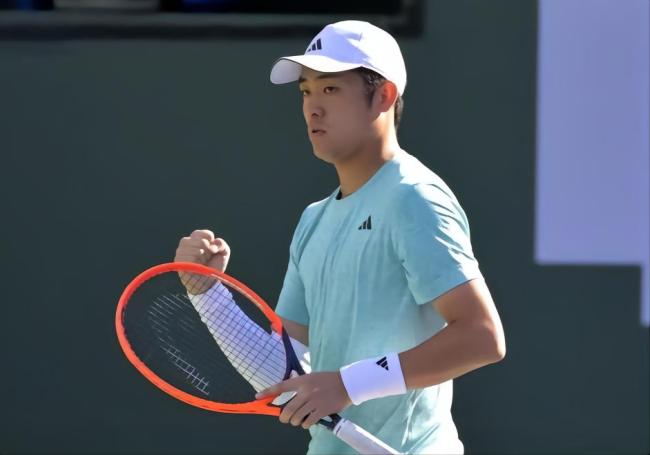 吴易昺做C罗经典动作 再次创造中国男网历史   