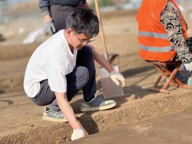  淄博发现一龙山时期遗址 挖掘出了4000多年前的陶器  