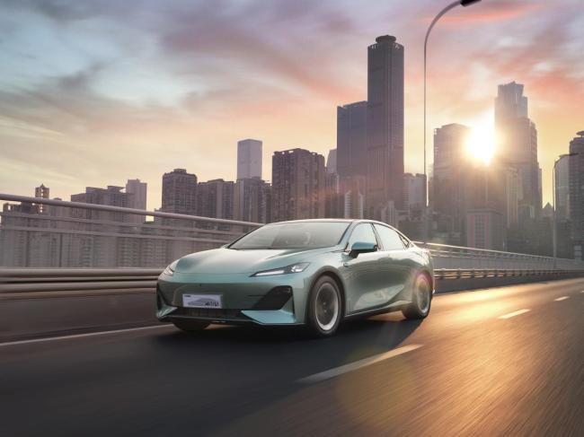 长安百亿补贴上线 单车最高补4.2万 深蓝SL03不到15万就能入手 企业提供“30天保价”