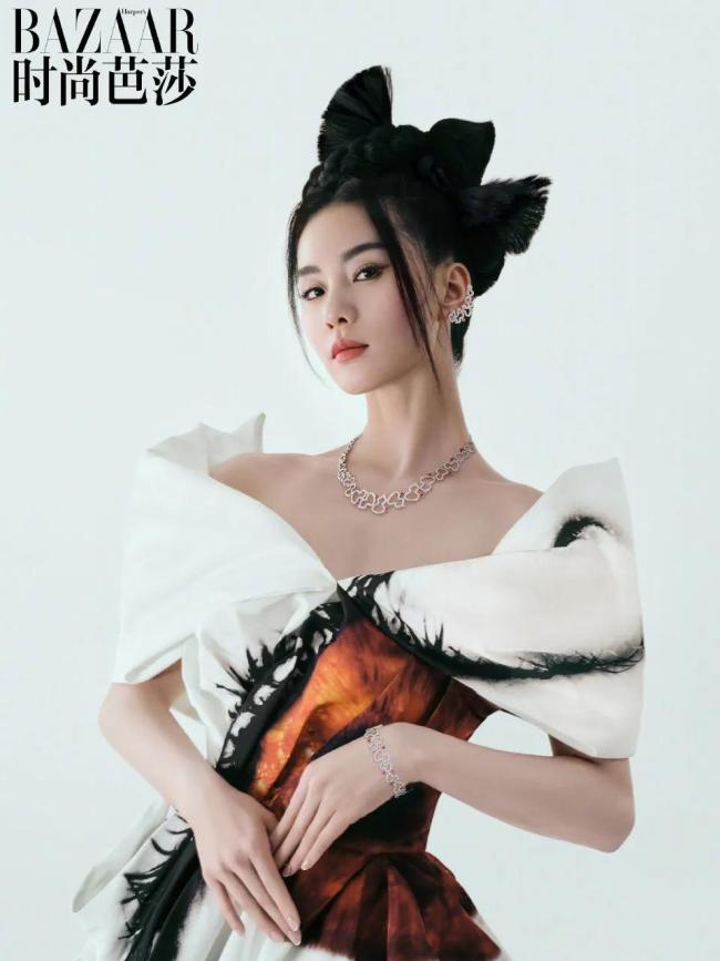 刘诗诗登时尚芭莎封面 直角肩好绝!