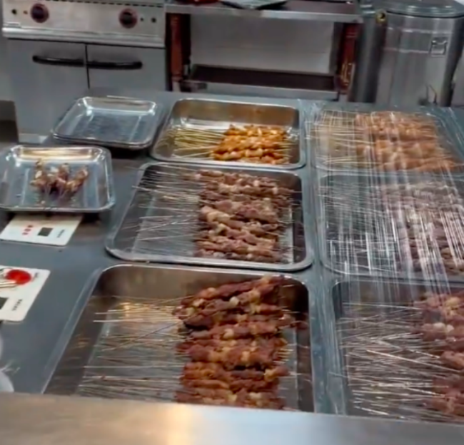 一高校食堂上线淄博烧烤：一份烧烤48元被质疑定价高