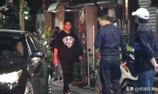 吴奇隆父子给刘诗诗庆生 被两个男人宠着也太幸福了   