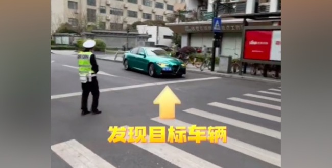 校长扮歹徒入戏太深负伤