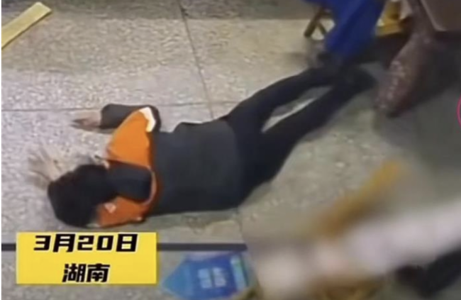 妇联谈女子被人抡椅殴  