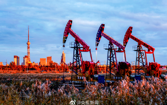 大庆油田累计生产原油25亿吨 64岁老油田 创下历史新纪录！向劳动者致敬！