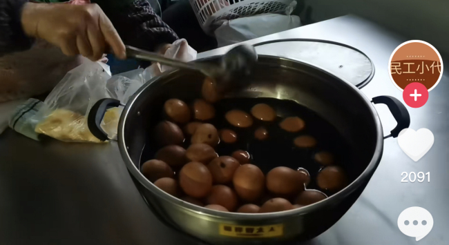 台媒体人羡慕大陆早饭：一堆鸡蛋，好奢靡啊！