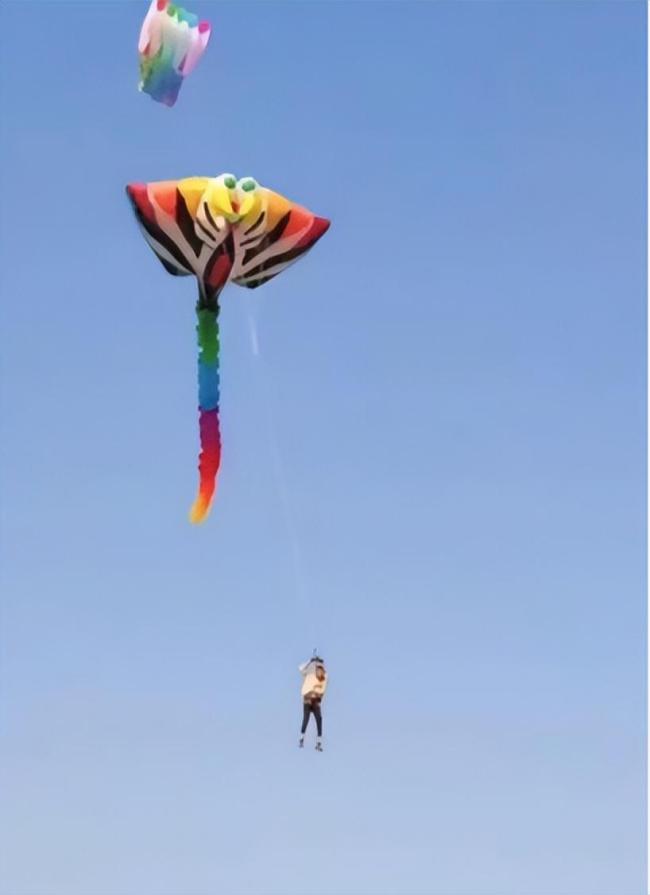 男子放巨型风筝遭带上天 风筝：这辈子没想过我还能放人  