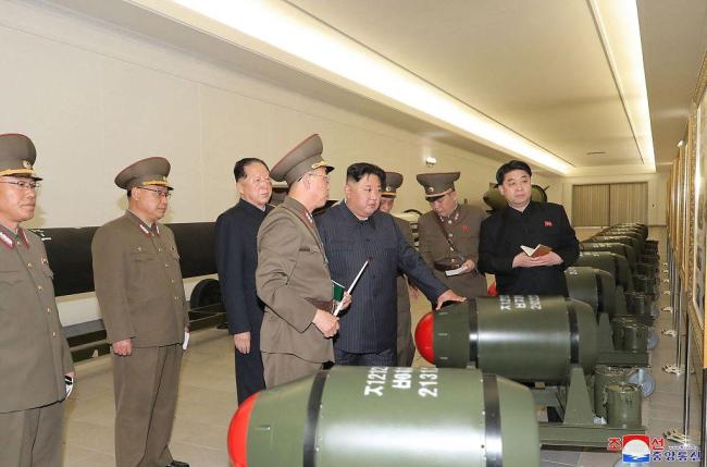 朝鲜公开实战化核弹头：一次性展示至少10枚！