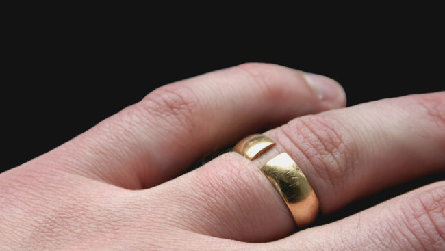 女子订婚后又要66万彩礼，法院判决退还已收取的彩礼