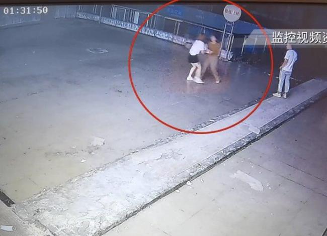 女子酒后坠亡 87户业主被起诉 业主回复：原告和护送人划分责任过轻