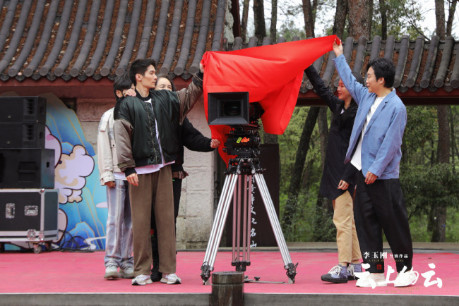 导演李玉刚首部电影开机 身兼导演、编剧、主演三重身份
