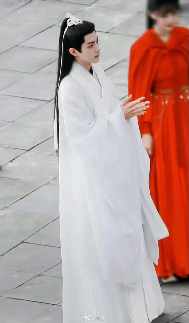 肖战玉骨遥侧颜路透！古装翩翩公子陌上人如玉