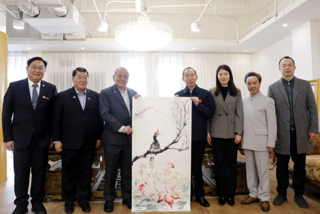 龙宇翔与马来西亚中华大会堂总会（华总）总会长丹斯里拿督斯里邦里玛吴添泉局绅博士亲切会见
