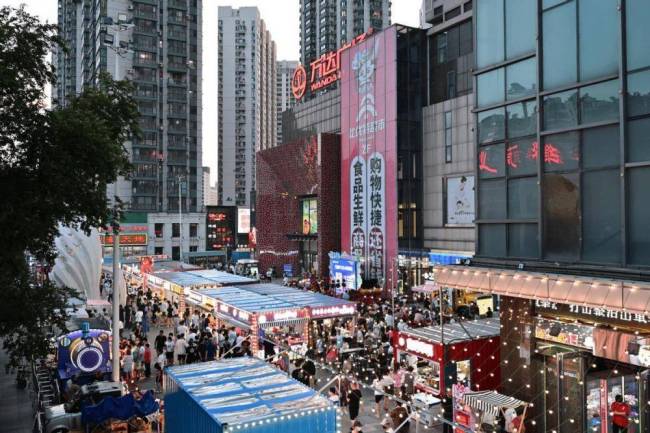 夫妻称花万元夜市开店未开张就被拆 市集说拆就拆