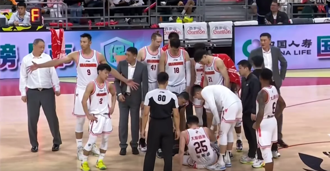 张皓嘉发文报平安 称暂时的诊断结果是骨头挫伤   
