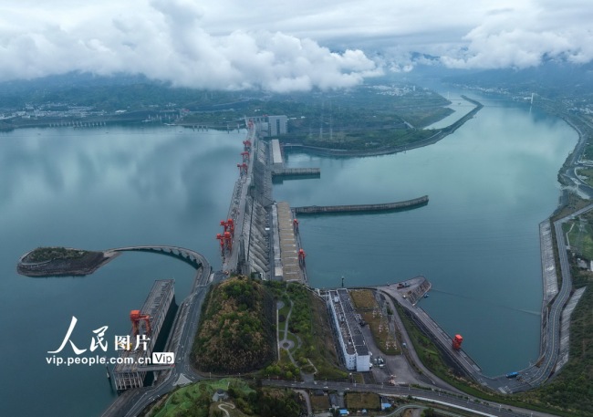 湖北秭归：烟云三峡美