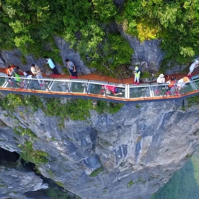 张家界跳崖男孩半月前曾回家看奶奶，“就说想回来看看”