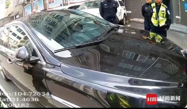 四川街头现“联军·AK0020”车牌，被查后掏“联合国驾驶证”