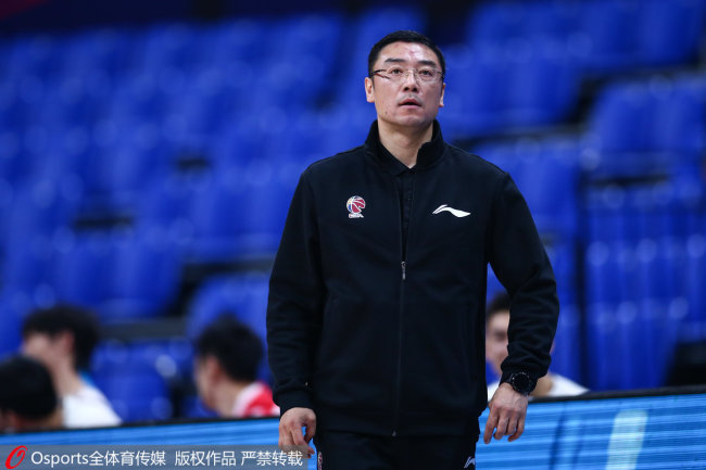 上海男篮解除李春江职务 上海久事篮球俱乐部干部会议在俱乐部驻地召开